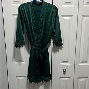 Luxurious Emerald Lace Trim Robe